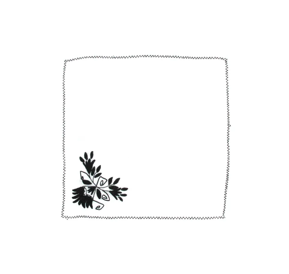 Hand embroidered linen tableware set (Set of 4 units)