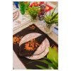 Hand embroidered linen tableware set (Set of 4 units)