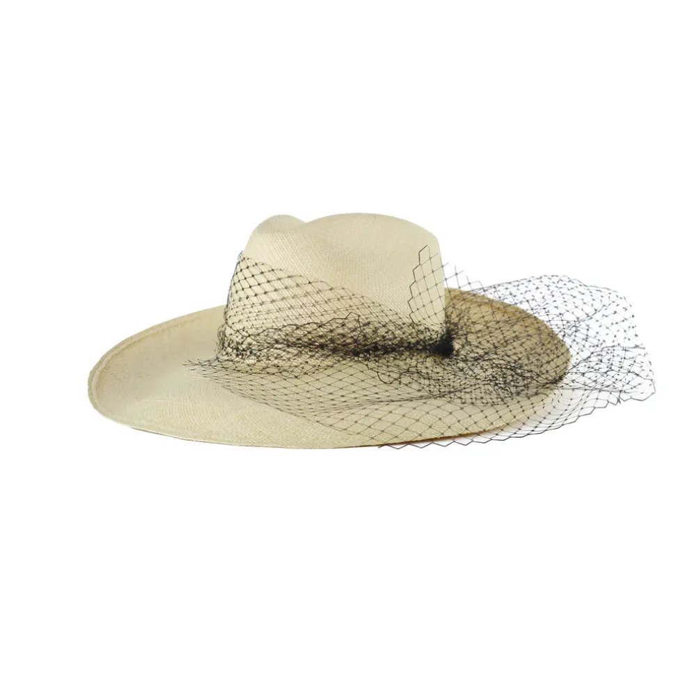Long Brim Aguacate Hat with Tulle