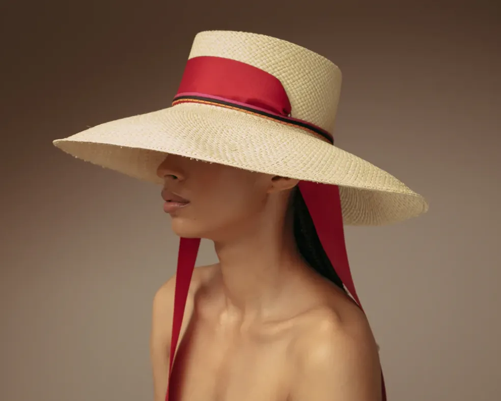 Long Brim Dumunt hat with adjustable ribbon